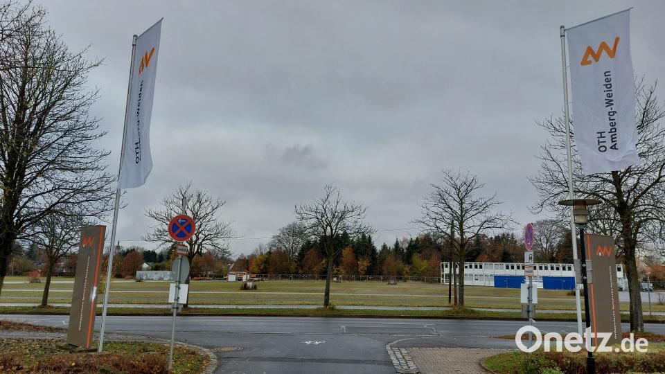 Über die künftige Nutzung des alten Volksfestplatzes diskutierten Stadt und Anlieger. Bild: Kunz