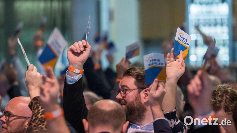 93,15 Prozent der Stimmberechtigten auf dem Parteitag sprachen sich für Aiwanger als Bundesvorsitzenden aus. Bild: Daniel Vogl/dpa