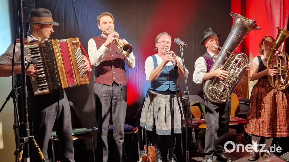 Ob Polka, Zwiefacher oder Landler, bei den &quot;Regensburger Wirtshausmusikanten&quot; sind Stimmung und Unterhaltung Trumpf. Bild: mab