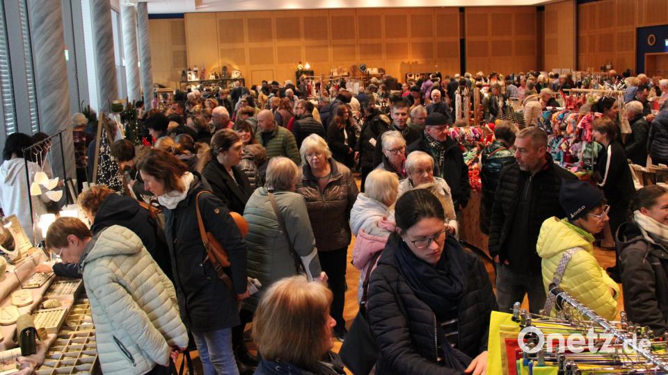 Ein Besuchermagnet war einmal mehr der Hobbykünstlermarkt in und um die Neustädter Stadthalle. Das Angebot war üppig, breit gefächert und qualitativ hochwertig. Bild: prh
