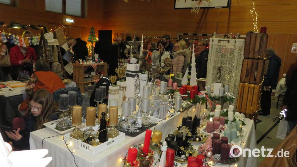 Viele Besucher im Gemeindezentrum Bild: adj