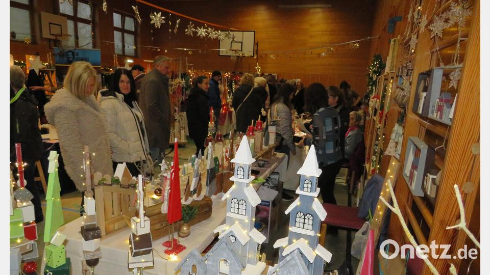 Großer Besucheransturm in Störnstein. Der Weihnachtsmarkt ist heuer der Renner. Bild: adj