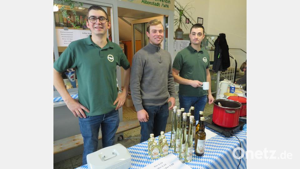 Der Burschenverein verpflegt die Besucher. Bild: adj