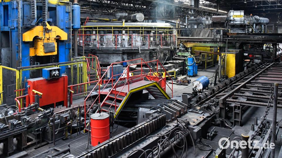 Noch steht die Warmrohrproduktion im Rohrwerk Maxhütte. Anfang Dezember soll sie wieder anlaufen. Bild: Petra Hartl