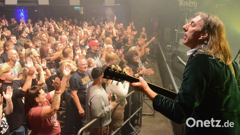 Volki McAngus immer gerne in Fan-Nähe. Bild: Kunz