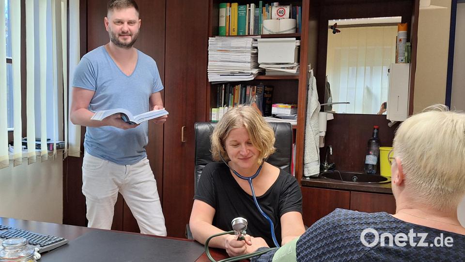 Facharzt Sebastian Grau (links) und Fachärztin Steffi Wiltsch sind ein Team in der Gemeinschaftspraxis in Kirchenthumbach. Bild: lep