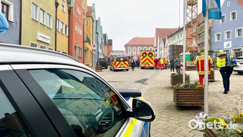 Bei dem Unfall wurden nach bisherigem Stand acht Personen verletzt, davon ein Kind. Bild: Gabi Schönberger