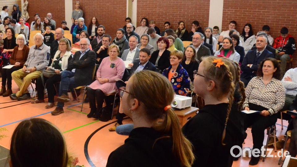 Die Schülerinnen und Schüler haben viel Gelegenheit, die Vorzüge ihrer Schule zu präsentieren. Bild: Kunz