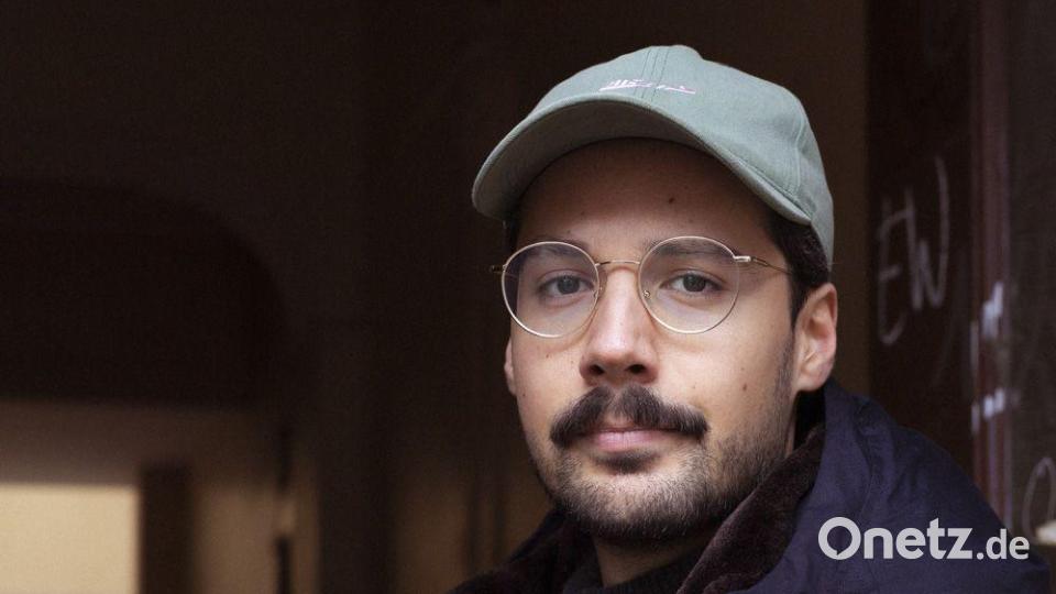Ozan Zakariya Keskinkilic zieht als neuer Stipendiat in den Stadtmauerturm ein. Bild: Literaturhaus