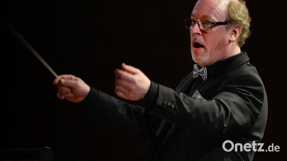 30 Jahre als Chorleiter: Thomas Appel dirigiert den Amberger Oratorienchor. Archivbild: Petra Hartl