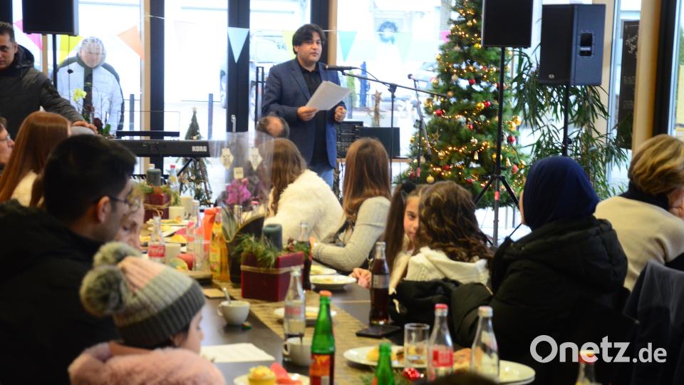 Said Boolandi trägt auf melodische Art ein arabisches Gedicht vor. Bild: Kunz