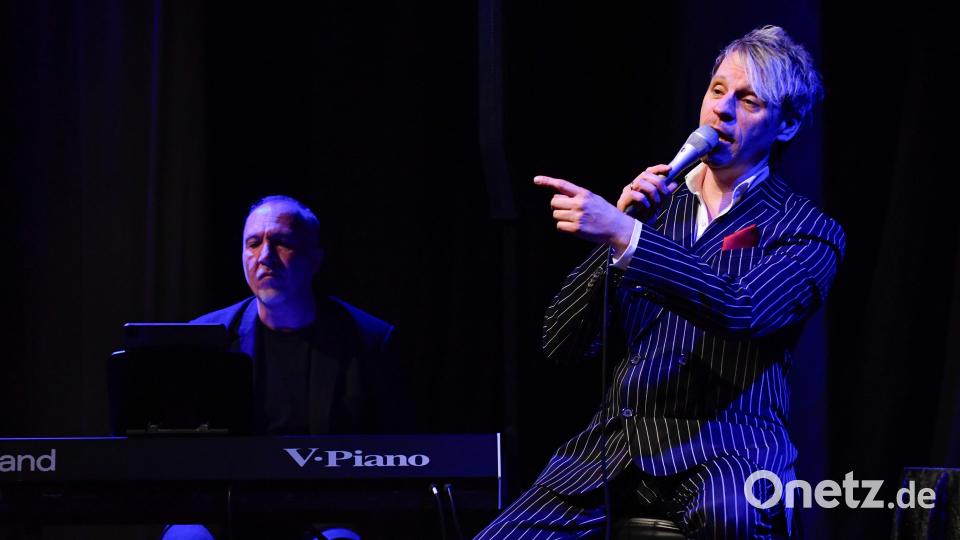 Markus Engelstädter &amp; Bernd Meyer im Capitol Sulzbach-Rosenberg. Ein ehrenwerter Abend mit den unvergesslichen Liedern von Udo Jürgens. Bild: Petra Hartl