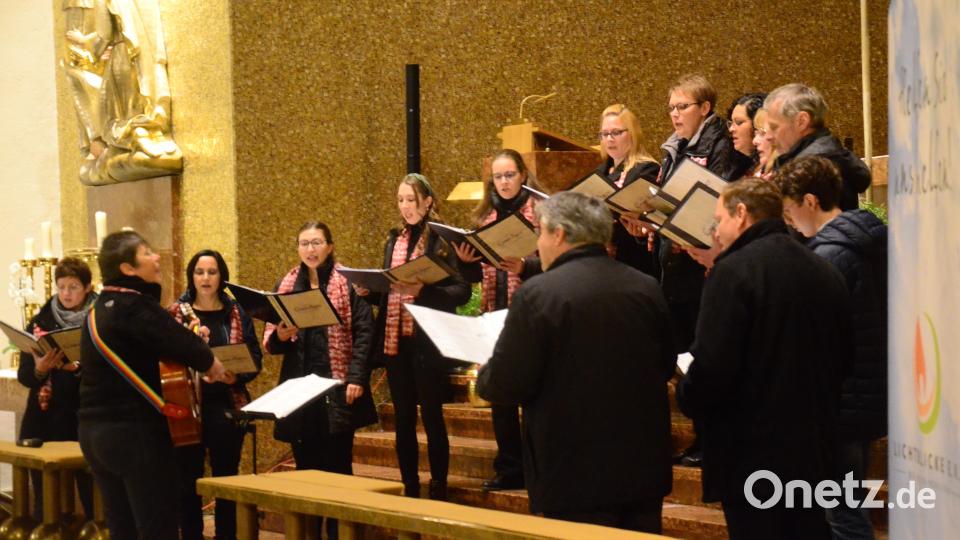 Das Vokalensemble &quot;CantArt&quot; sang unter der Leitung von Elisabeth König. Bild: Kunz