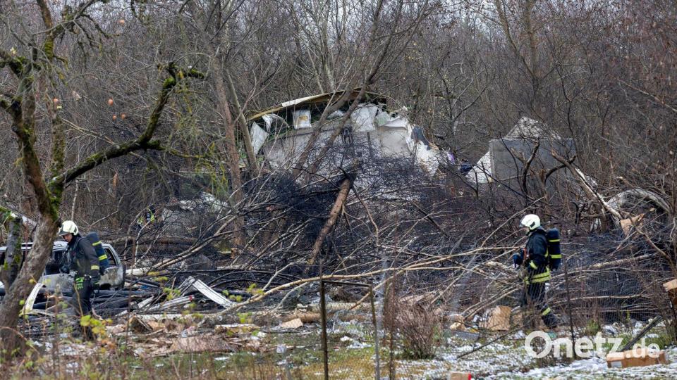 Trümmer des Frachtflugszeugs, das kurz vor dem Flughafen von Vilnius abstürzte. Bild: Mindaugas Kulbis/AP