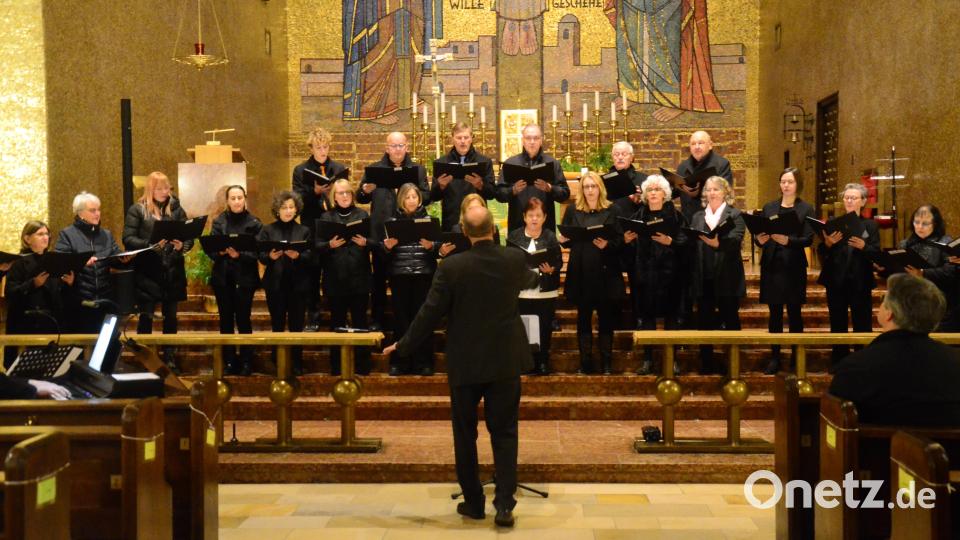 Der Kirchenchor Herz Jesu beeindruckte mit verschiedenen Chorwerken. Bild: Kunz