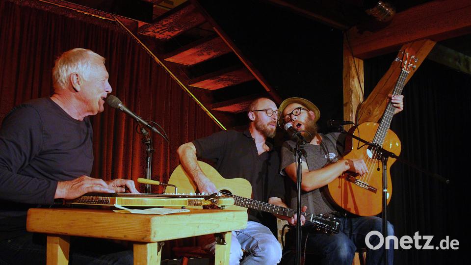 Für beste Volksmusik-Unterhaltung am Schafferhof sorgten (von links) Josef Brustmann, Benny Schäfer und Sebastian Horn. Bild: stg