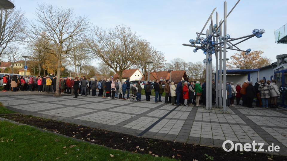 Solch ein Andrang vor einer Veranstaltung in der Stadthalle Neustadt/WN ist eine absolute Seltenheit. Bild: bey
