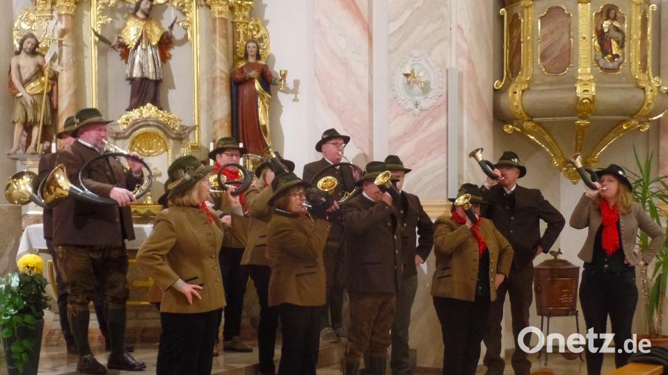 Die Klänge der Jagdhörner erfüllten das Kirchenschiff bei ihren Signalen während der Hubertus-Andacht. Bild: jml