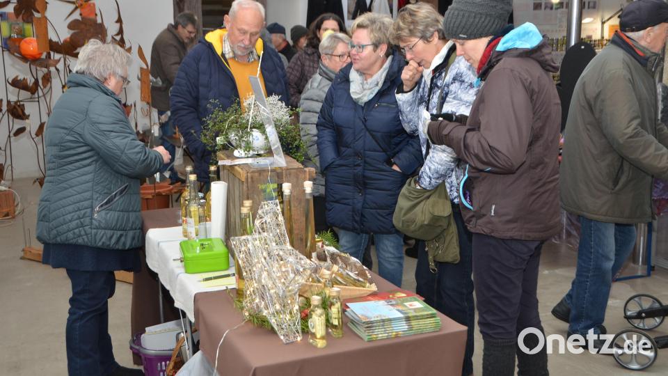 Rund 40 Kunsthandwerker stellen ihre Waren aus, außerdem gibt es zahlreiche Stände mit kulinarischen Köstlichkeiten. Archivbild: dob