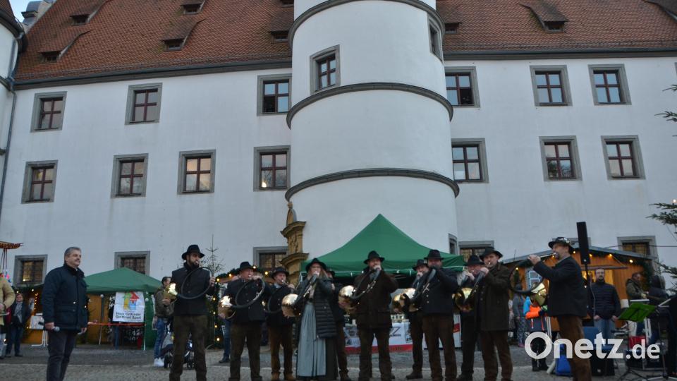 Beim „Advent im Schloss“ am kommenden Wochenende gibt es an der Friedrichsburg viel zu bestaunen. Auch der Nikolaus schaut vorbei. Musikalisch ist ebenfalls wieder einiges geboten Archivbild: dob