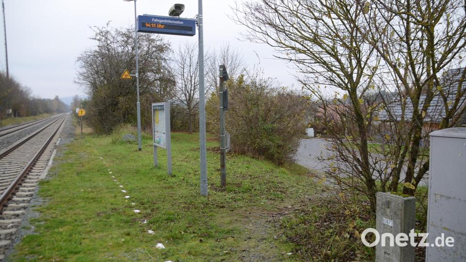 Die Gemeinde baut auf eigene Kosten den Zugang zum Bahnsteig auf Haidenaaber Seite mittels Rampe barrierefrei aus. Bild: ak