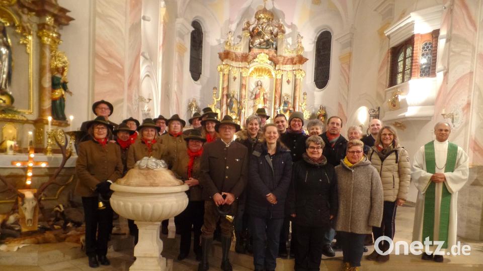 Bei der ökumenischen Hubertus-Andacht in Kohlberg sorgten viele Mitwirkende für einen harmonischen Dank-Gottesdienst mit frischen Texten, passenden Liedern und als besonderes Schmankerl, den Klängen von einem Dutzend Jagdhörnern. Bild: jml