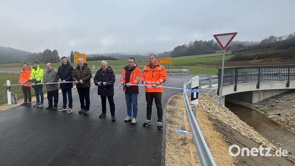 Das Millionen-Projekt Reinbachbrücke ist jetzt offiziell für den Verkehr freigegeben. Bild: ge