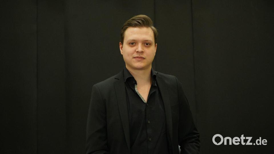 Bassbariton Andreas Wolf singt und moderiert gern gemeinsame Auftritte, zuletzt mit der Gruppe Voices am Berg. Bild: Manuela Falk