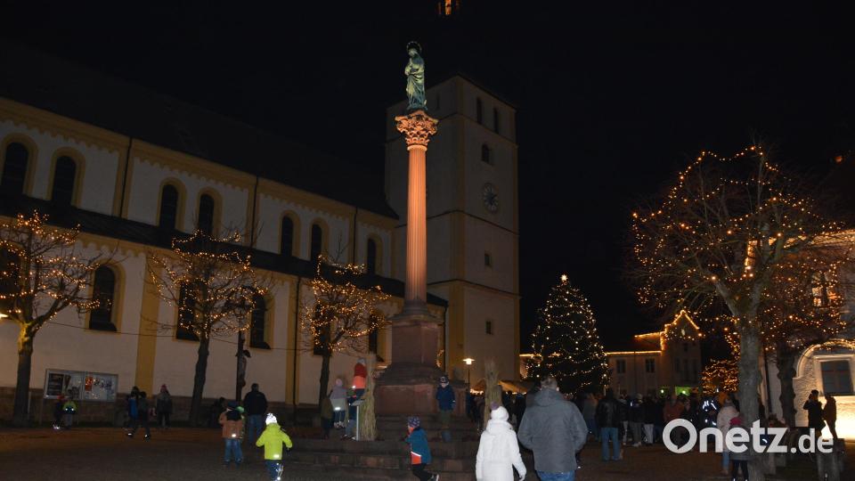 Lichterglanz am Kirchplatz. Bild: jr