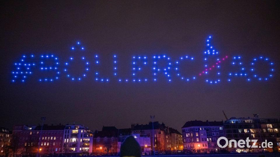 Bereits 2023 hatte die Deutsche Umwelthilfe mit einer Drohnenshow Alternativen zum Silvester-Feuerwerk gezeigt. Archivbild: Monika Skolimowska/dpa