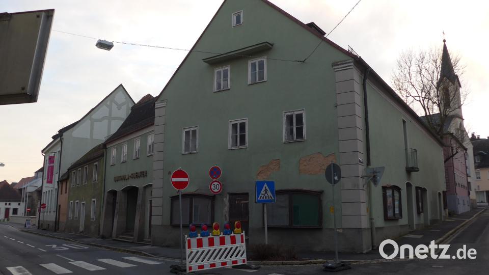 Das ehemalige Luitpold-Kino in Tirschenreuth wird ein Theater mit Multifunktionsraum und Schaubrauerei. Nun gibt es auch einen Zeitplan, wann der Umbau starten soll. Bild: tss