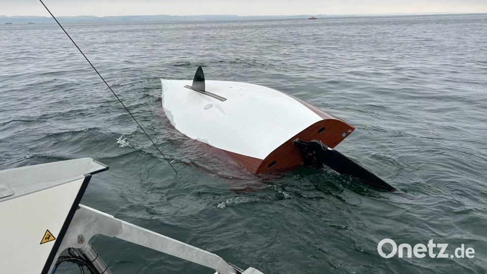 Das Boot der zwei Männer wurde vor Münsterlingen in der Schweiz gefunden. Bild: -/Kantonspolizei Thurgau/dpa