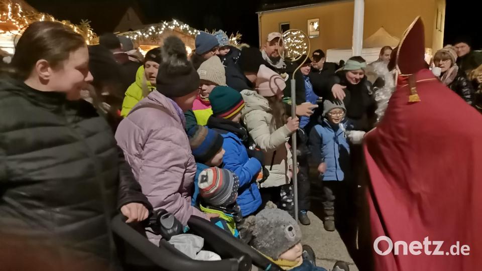 Auch der Nikolaus besuchte den &quot;Haager Lichterzauber&quot; Bild: amö