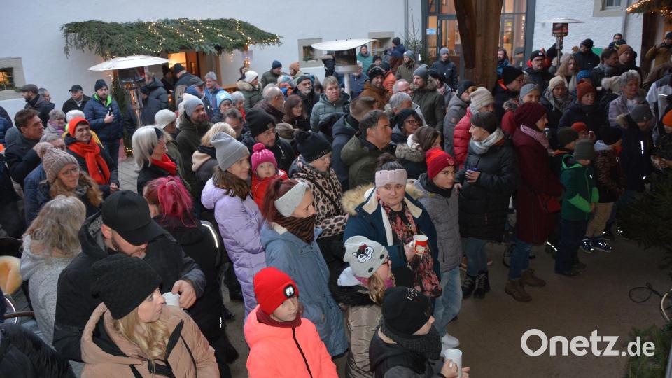 Hunderte von Besuchern kamen am Sonntagnachmittag in den Schafferhof und genossen das vorweihnachtliche Ambiente. Bild: jr