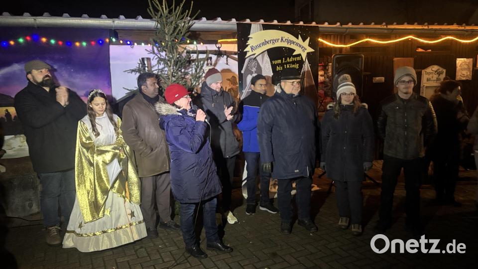 Tanja Weiß vom Stiber-Fähnlein (Vierte von links) stellte das Krippenweg-Team vor. Bild: ge