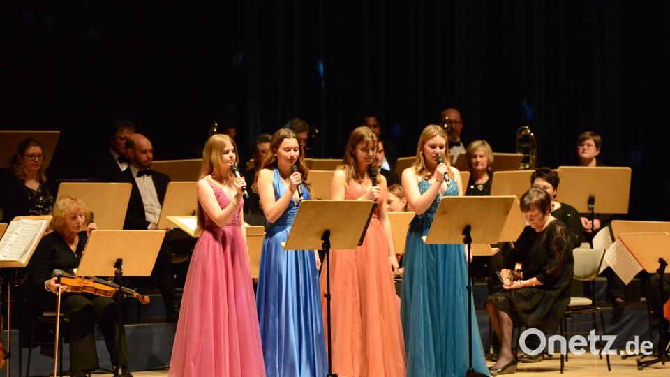 Vier junge Damen sind das Quartett "Fourtissimo", das in seinem Programm auch Lied aus dem Musical "König der Löwen" hatte. Bild: bey