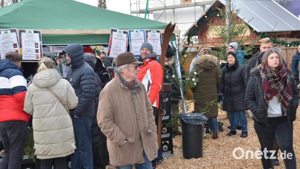 Viele Besucher schlenderten über den Adventsmarkt. Bild: dob