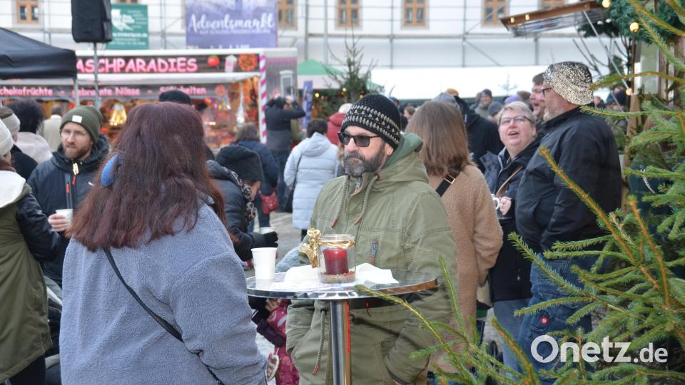 An zwei Tagen des ersten Adventswochenendes haben tausende Besucher aus der Region wieder &quot;Advent im Schloss&quot; besucht. Zurück an alter Stelle übt dieser Ort eine besondere Anziehungskraft aus. Bild: dob