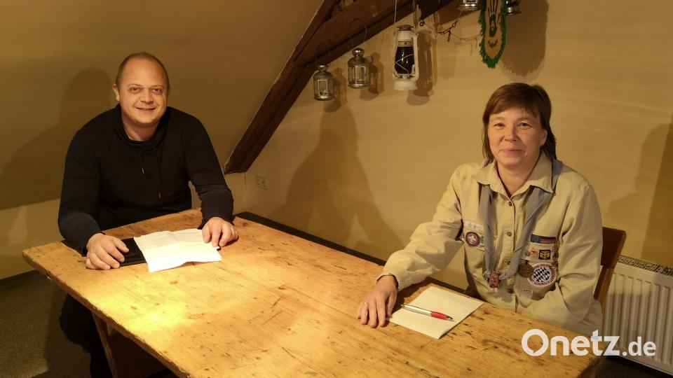 Stefan Helgert vom Burschenverein &quot;Concordia&quot; und Petra Landstorfer von den Pfadfindern erklärten bei einem Pressegespräch, warum die beiden Vereine heuer auf Nikolaus-Dienste und weitere Auftritte verzichten. Bild: lnz