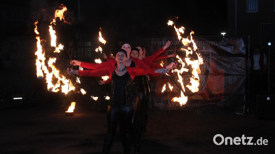 &quot;Ameno Signum&quot; setzt mit der Feuershow den glanzvollen Schlussakkord unter der Festjahr. Bild: pi