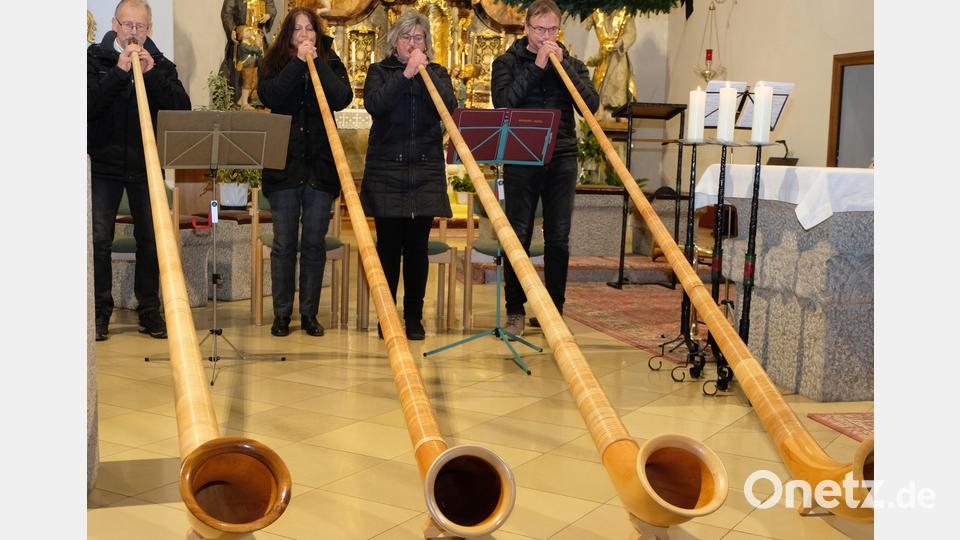 Erstmals sind die Schellenberger Alphornblässer mit dabei und bereichern den Adventsabend. Bild: le