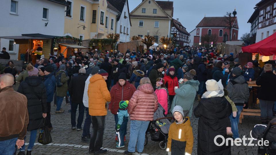 Knapp 5000 Besucher kamen am Sonntag zum Weihnachtsmarkt nach Bad Neualbenreuth. Bild: jr