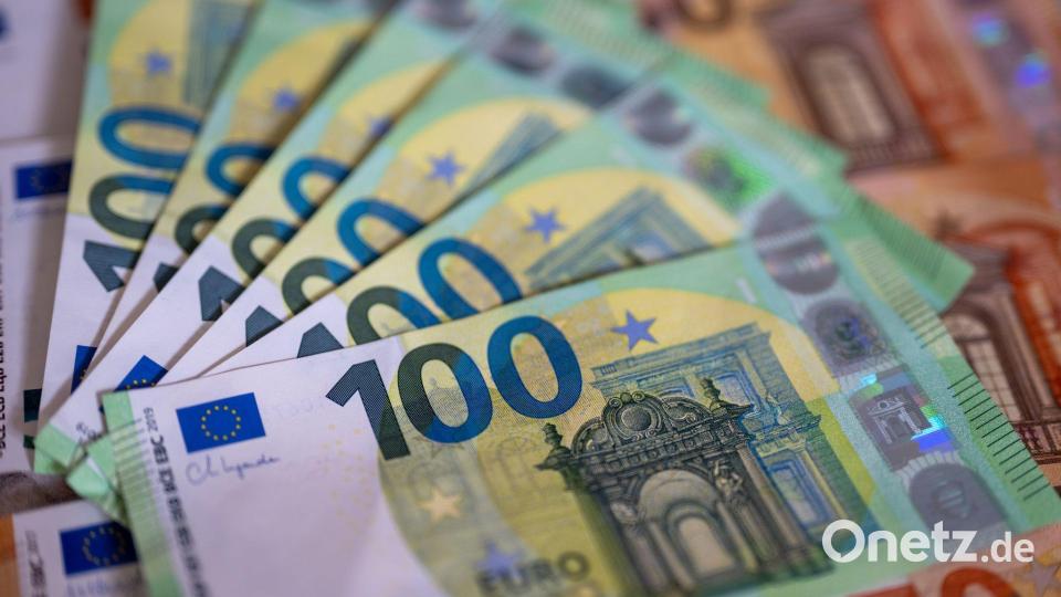 Der Freistaat zahlt den Kommunen jährlich Schlüsselzuweisungen. Der Landkreis Neustadt/WN, die Kommunen darin und die Stadt Weiden erhalten 2025 rund 81 Millionen Euro. Bild: Monika Skolimowska/dpa