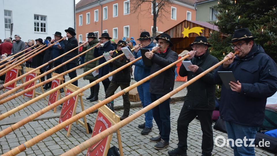 Die Großkonreuther Alphornbläser sind wie immer eine Augenweide. Bild: jr