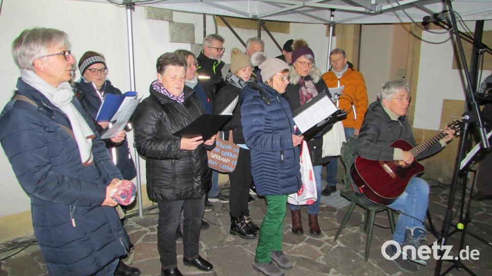 Die Kolpings-Singers fehlten noch bei keinem Adventsansingen und erfreuen immer die Besucher. Bild: sei