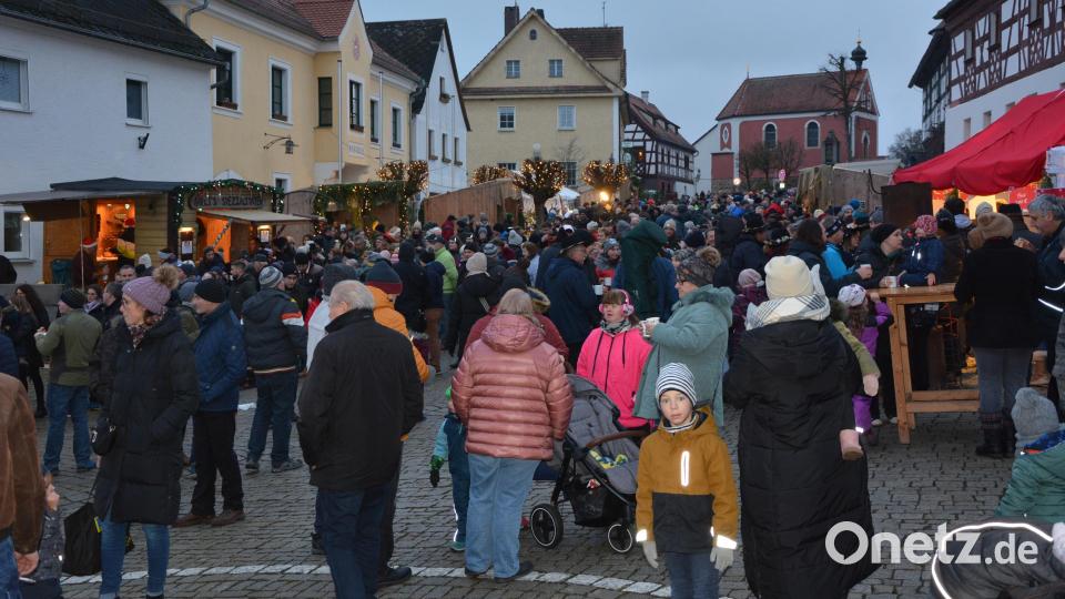 Knapp 5000 Besucher kamen am Sonntag zum Weihnachtsmarkt nach Bad Neualbenreuth. Bild: jr