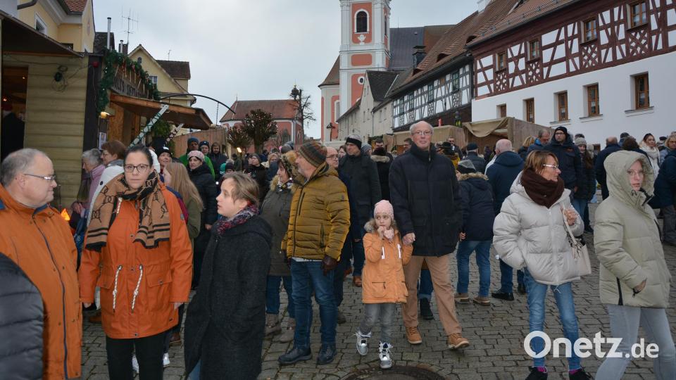 Schon am frühen Nachmittag war am Marktplatz mächtig was los. Bild: jr