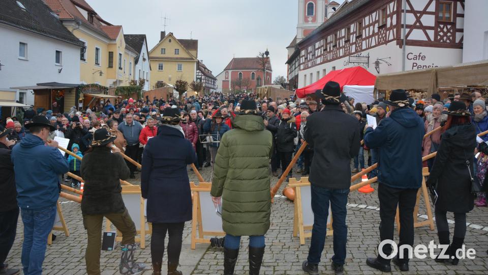 Die Großkonreuther Alphornbläser sind wie immer eine Augenweide. Bild: jr