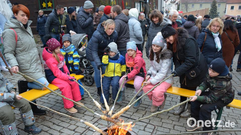 Kinderfreuden beim Stockbrotbacken Bild: jr