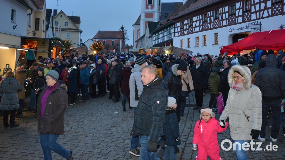 Knapp 5000 Besucher kamen am Sonntag zum Weihnachtsmarkt nach Bad Neualbenreuth. Bild: jr